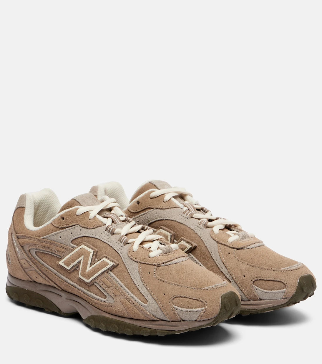 New Balance - حذاء رياضي من الجلد السويدي 204L
