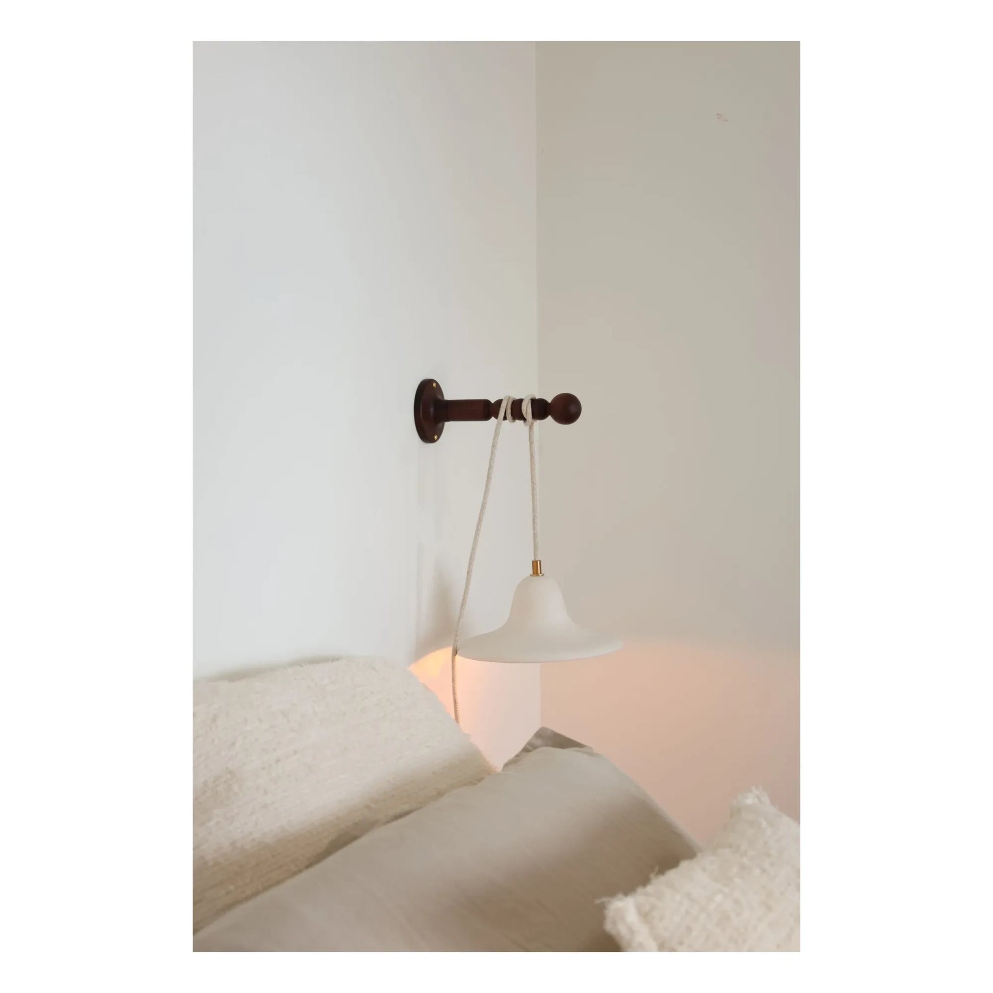 Masamé - Gigaro raw ceramic hand wand | Warm White
