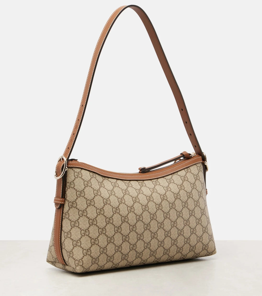 Gucci - GG Emblem Medium shoulder bag