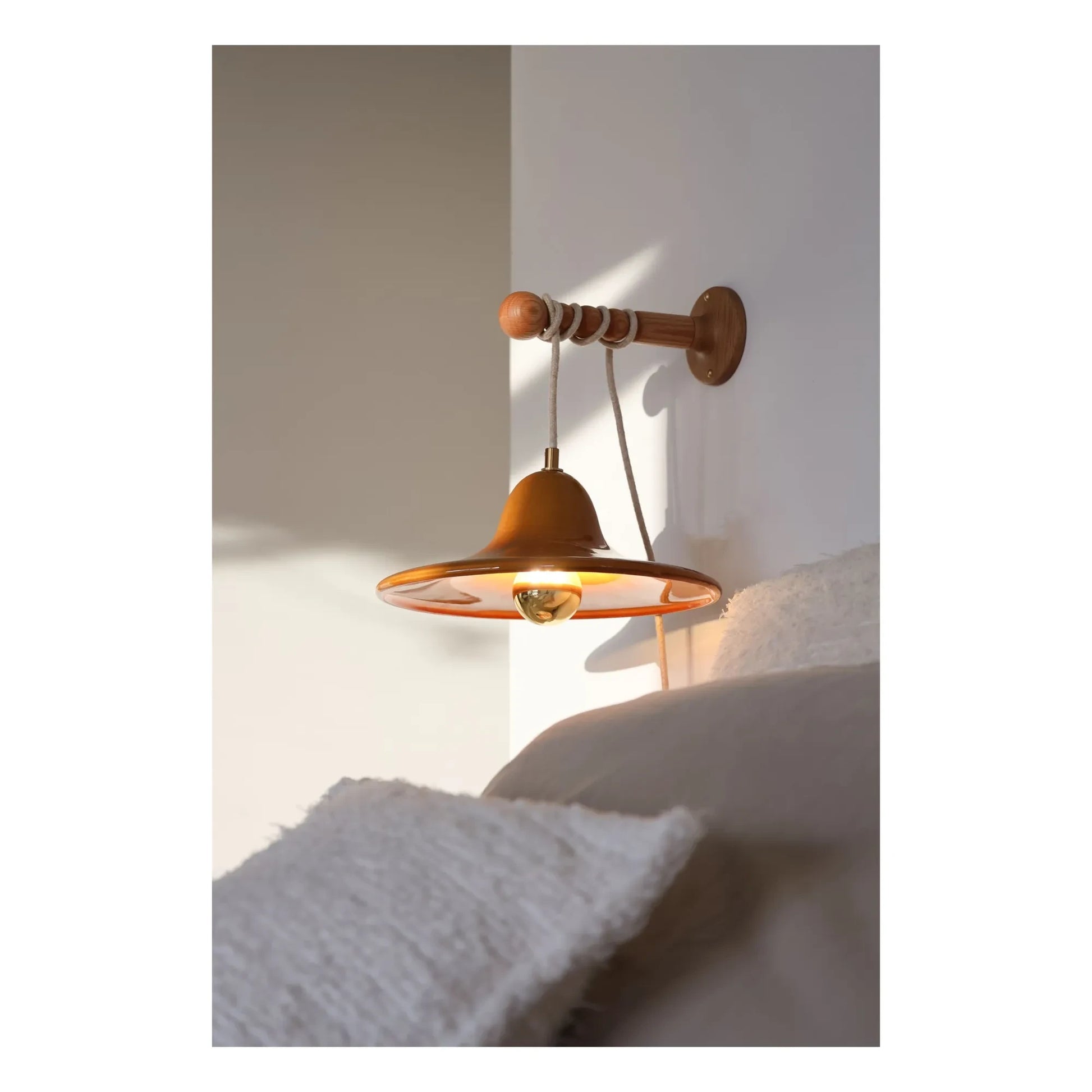 Masamé - Gigaro hand lamp | Honey