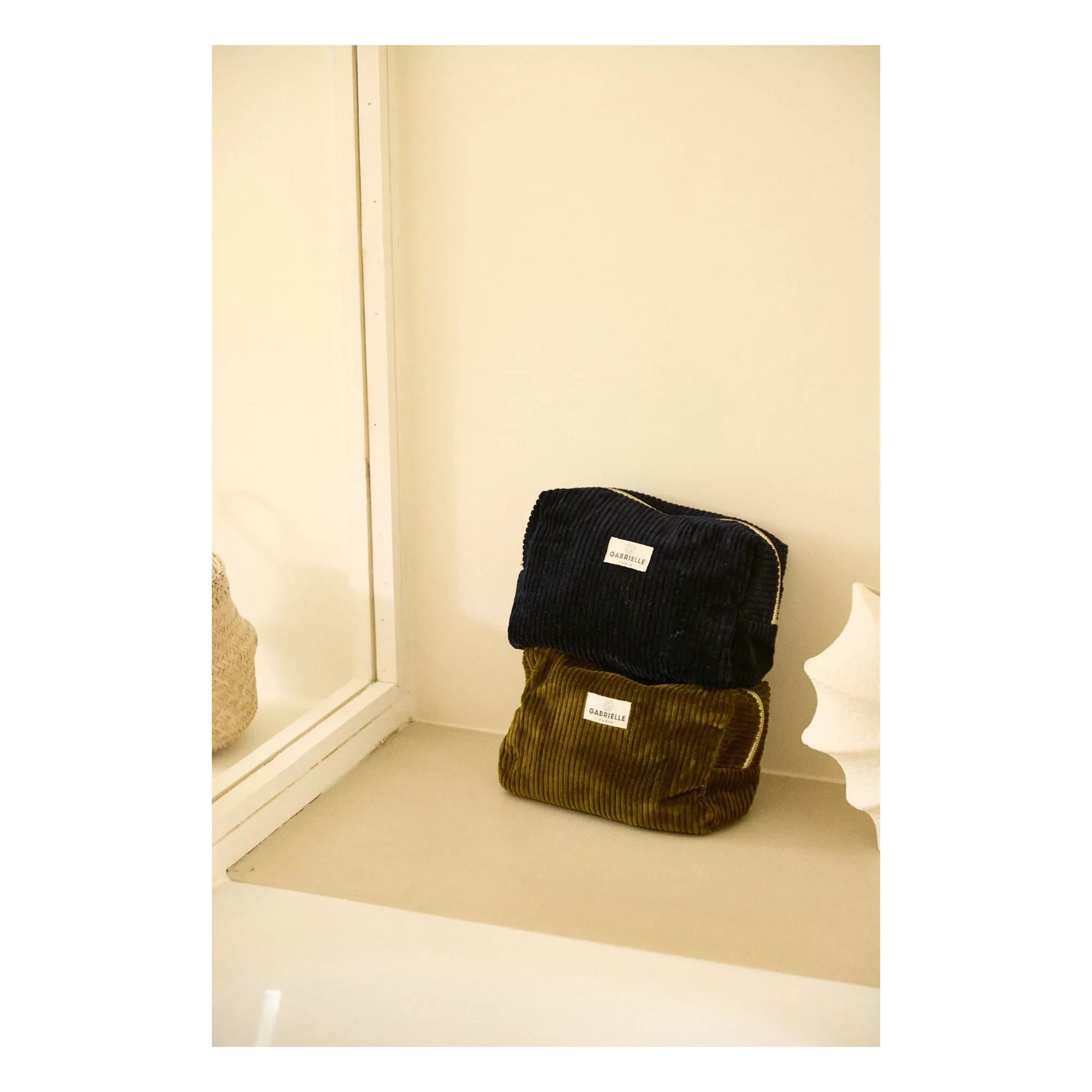 Gabrielle Paris - Corduroy toiletry bag | Navy blue