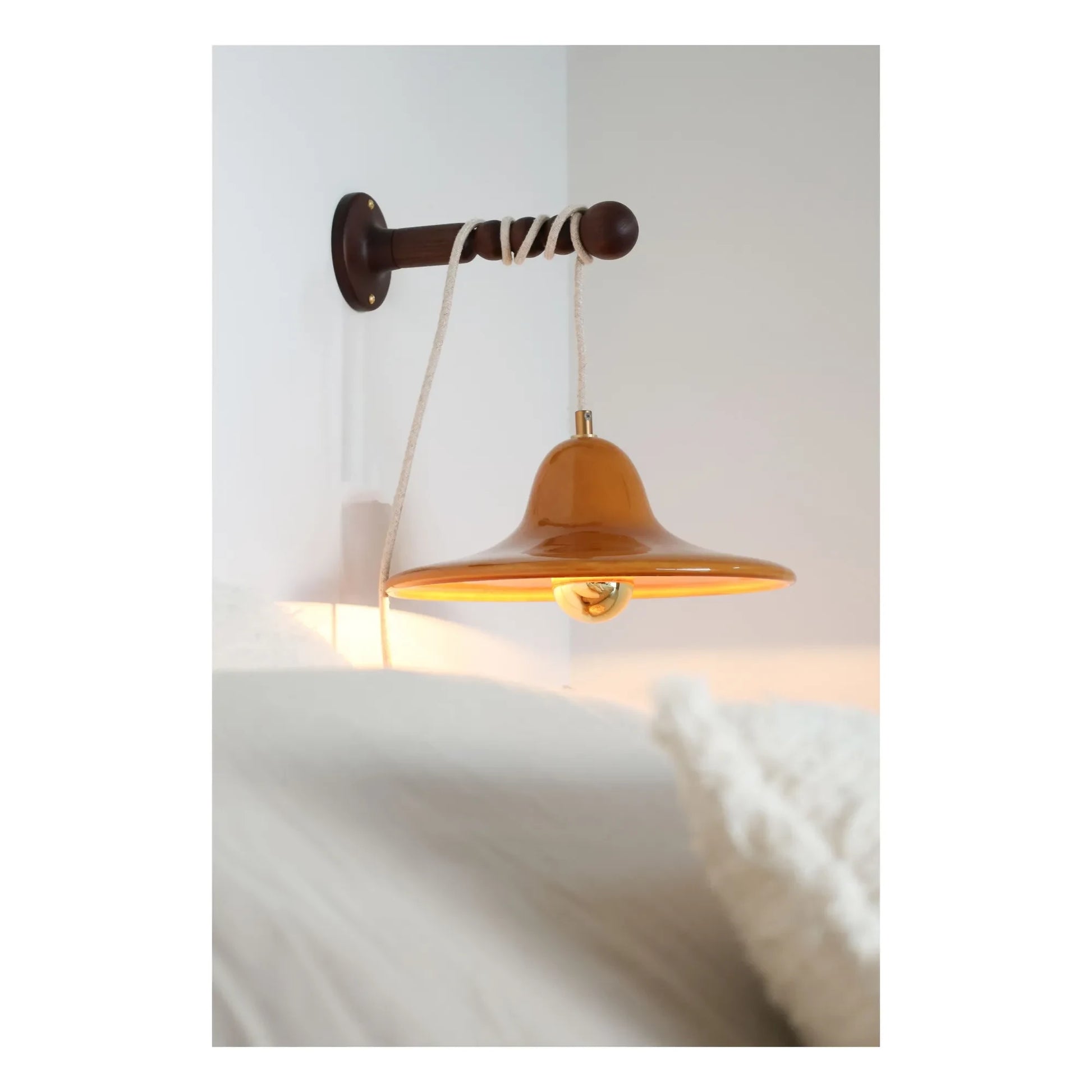 Masamé - Gigaro hand lamp | Honey