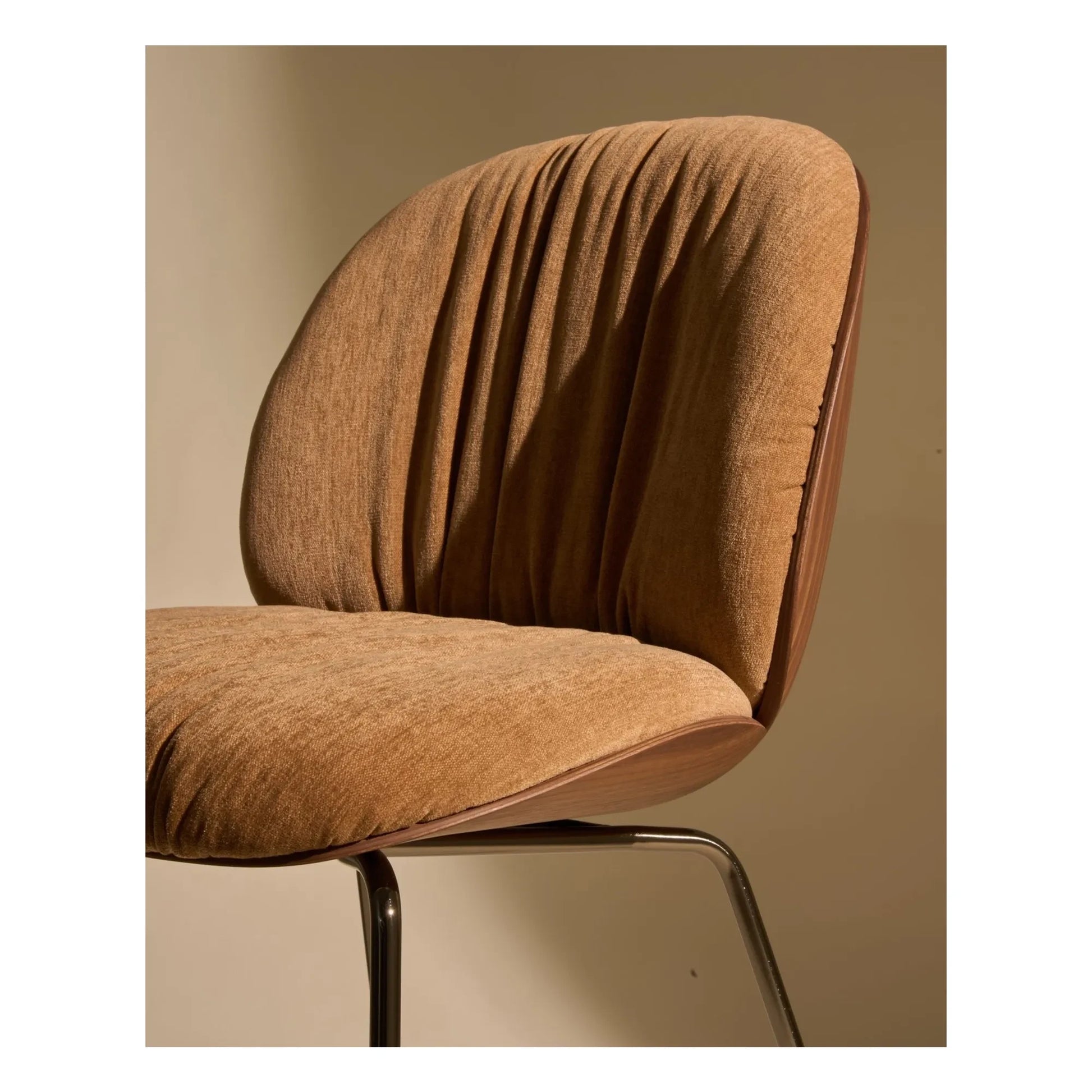 Gubi - Beetle Soft chair, Gamfratesi | Caramel