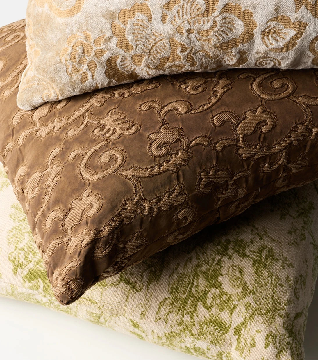 The House of Lyria - Acuzio cushion