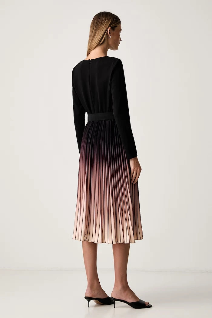 DKNY kloş elbise