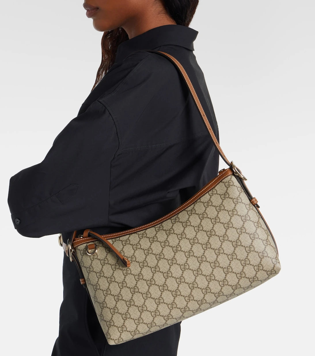 Gucci - GG Emblem Medium shoulder bag