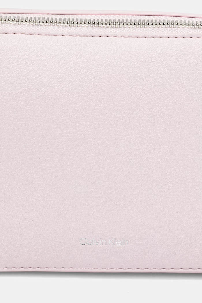 Calvin Klein kadın suni deri çapraz çanta