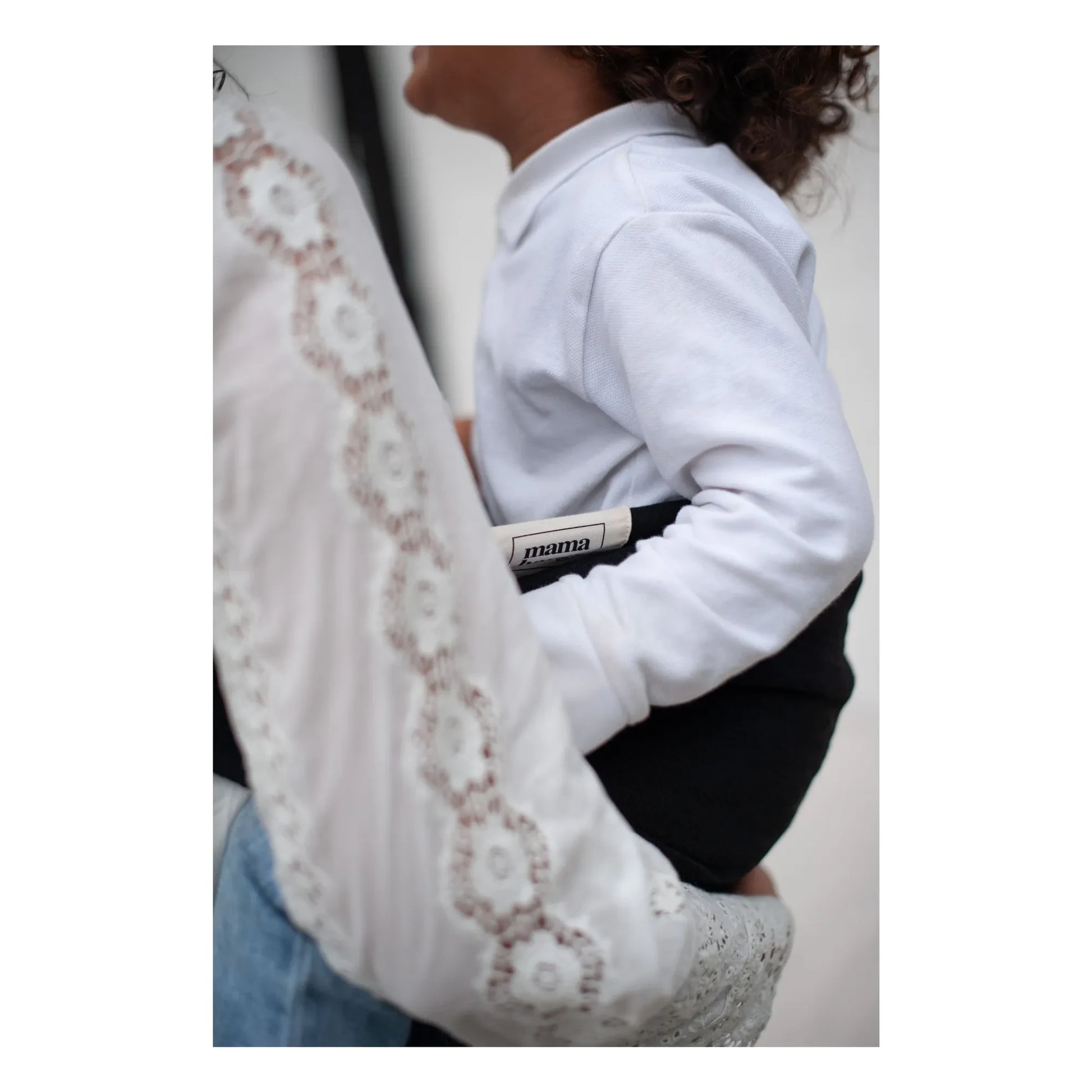 Mama Hangs - Carry &amp; Walk baby carrier | Black