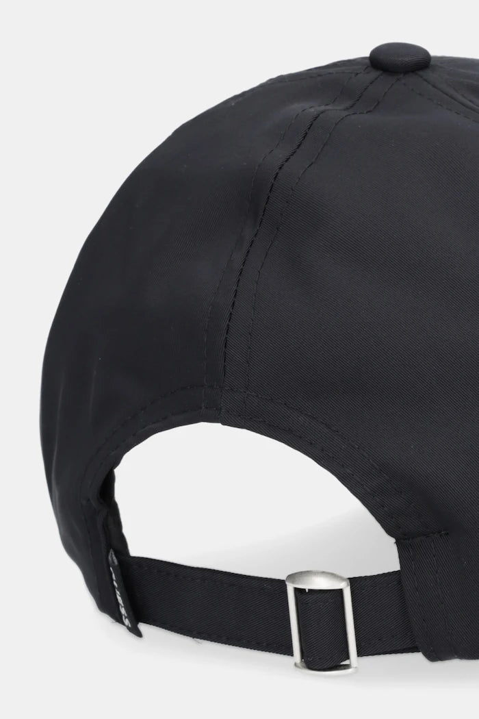 Шапка с козирка Guess