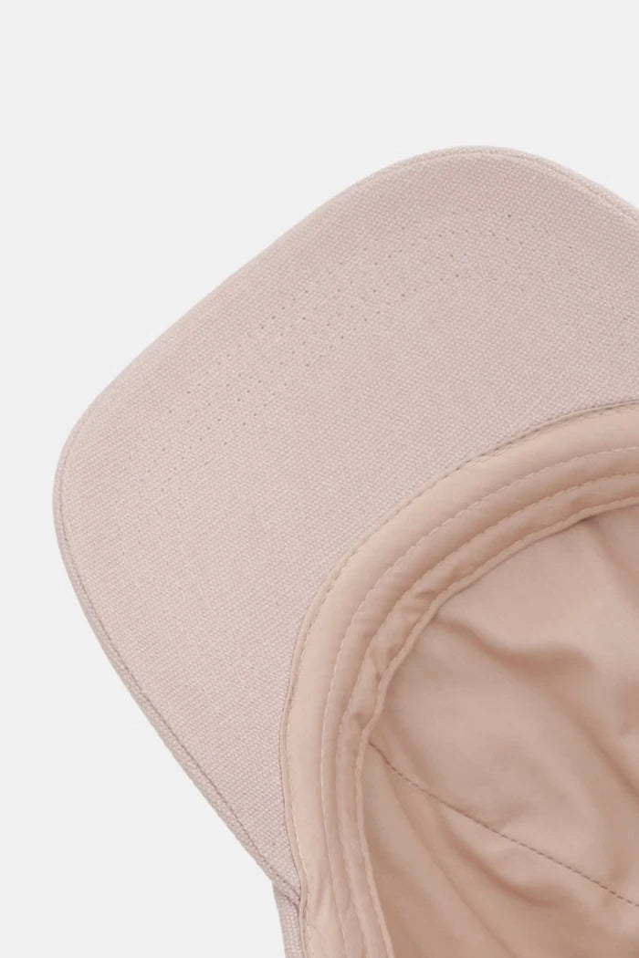 Guess Шапка с козирка дамска от памук GABARDINE