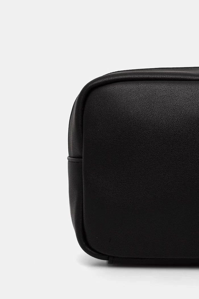 Calvin Klein Erkek Suni Deri Kozmetik Çantası
