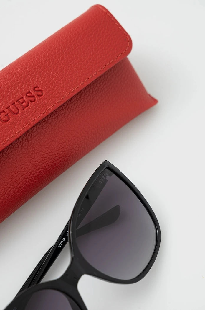 Слънчеви очила Guess
