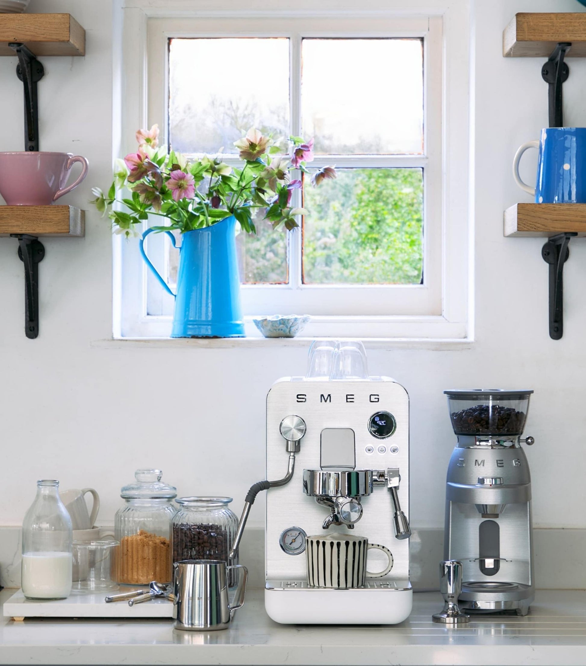 EMC02WHMUK Mini Pro Espresso Machine WHITE MATTE