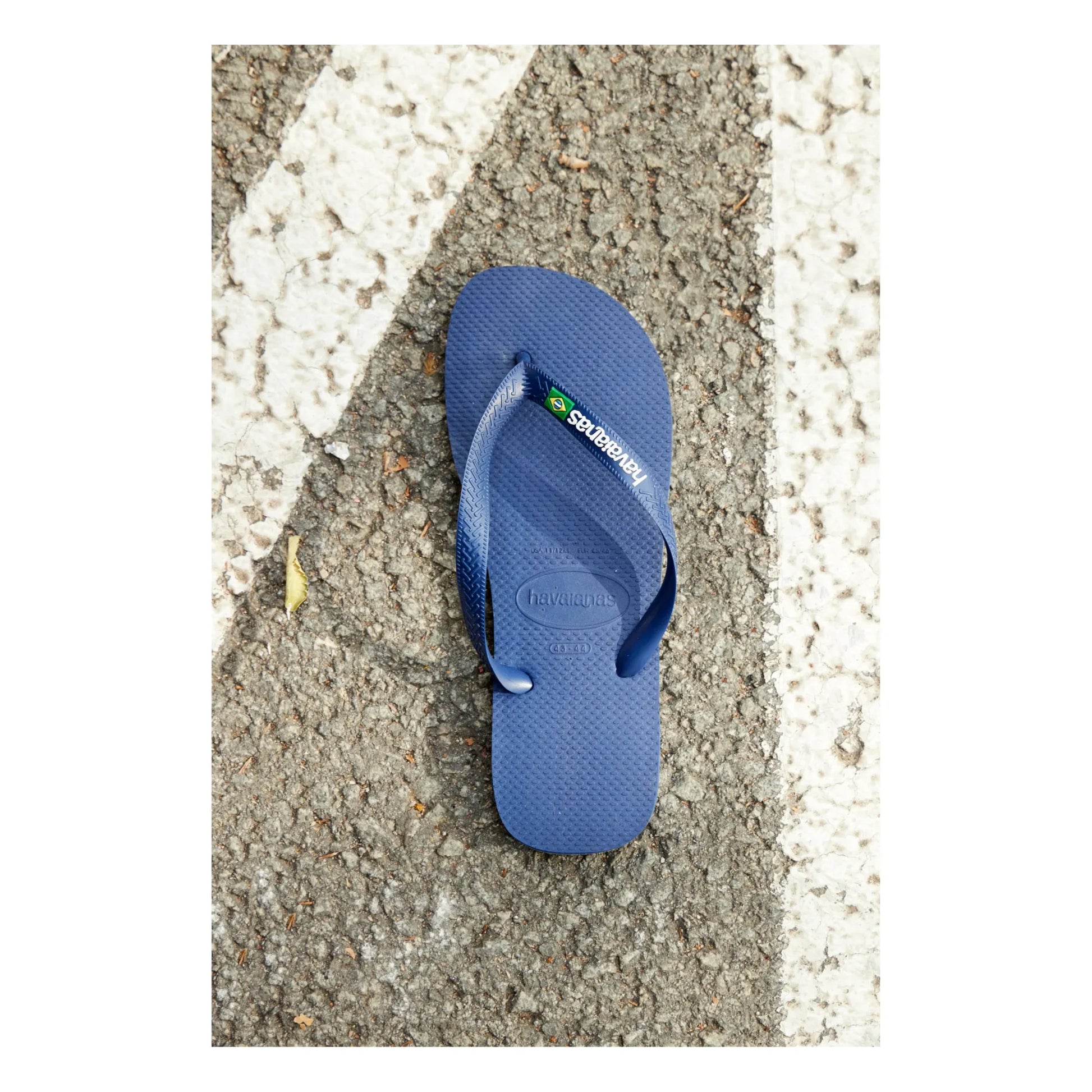Havaianas - Brasil Logo Flip Flops | Navy blue