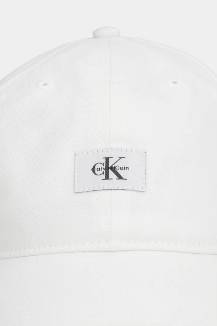 Памучна шапка с козирка Calvin Klein
