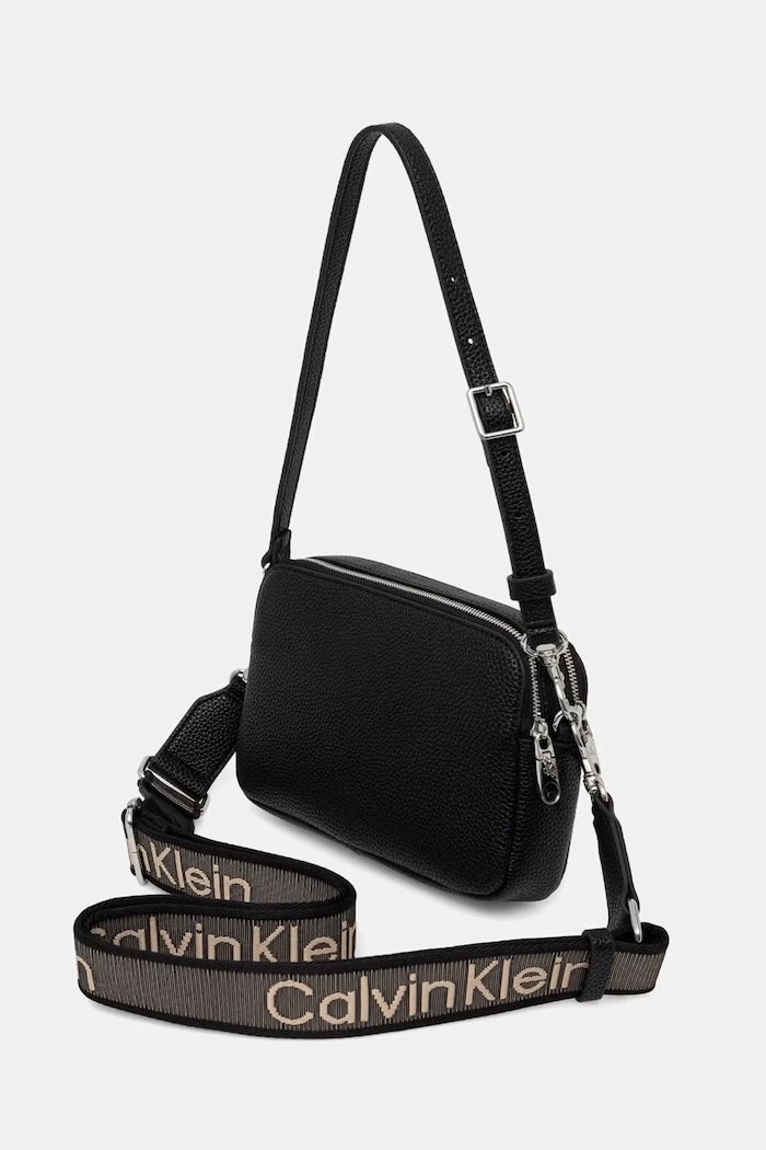 Calvin Klein kadın suni deri çapraz çanta