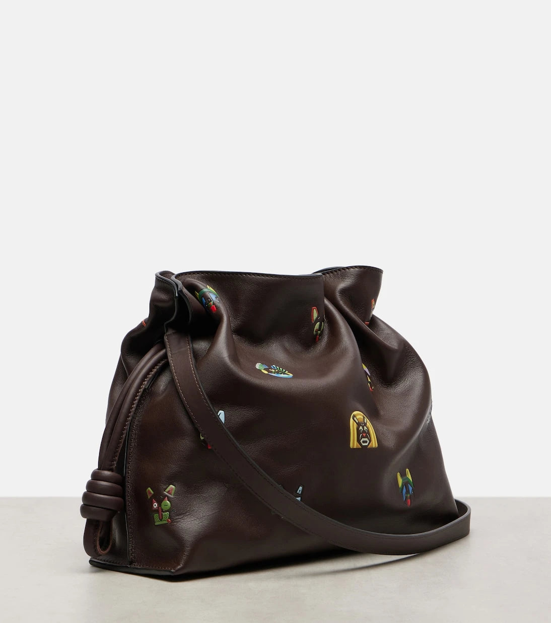 Loewe - حقيبة كلاتش فلامنكو متوسطة الحجم بتعاون مع لويس واين