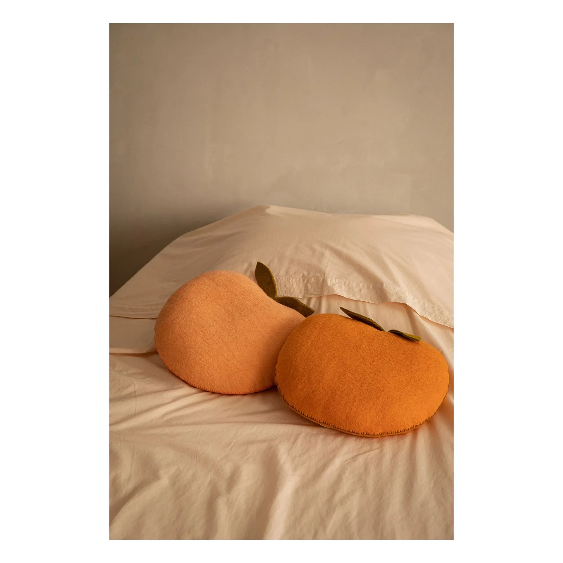 Muskhane - Apricot felt cushion | Orange