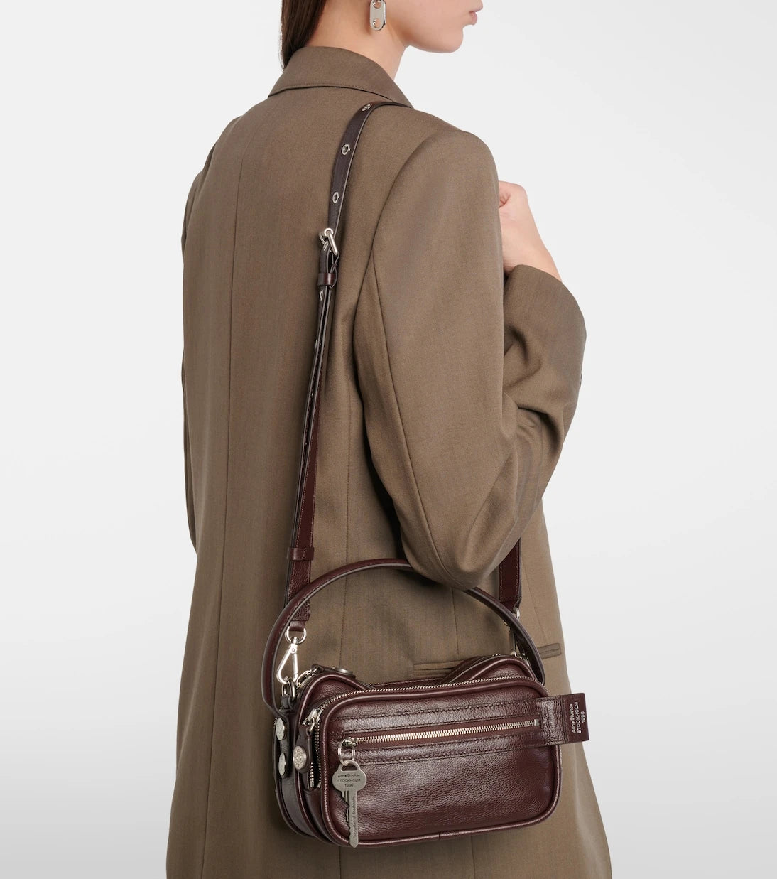 Acne Studios - حقيبة كاميرو كيت جلدية بمقبض علوي