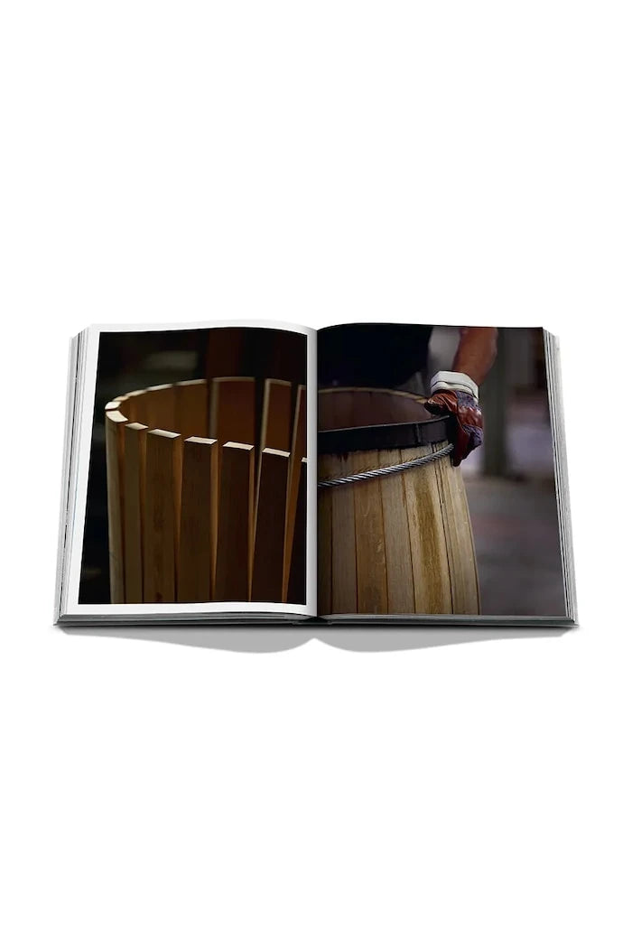 Assouline kitap Oak, Wine & Spirits: A Tale of Alchemy (İngilizce), Sylvain Charlois