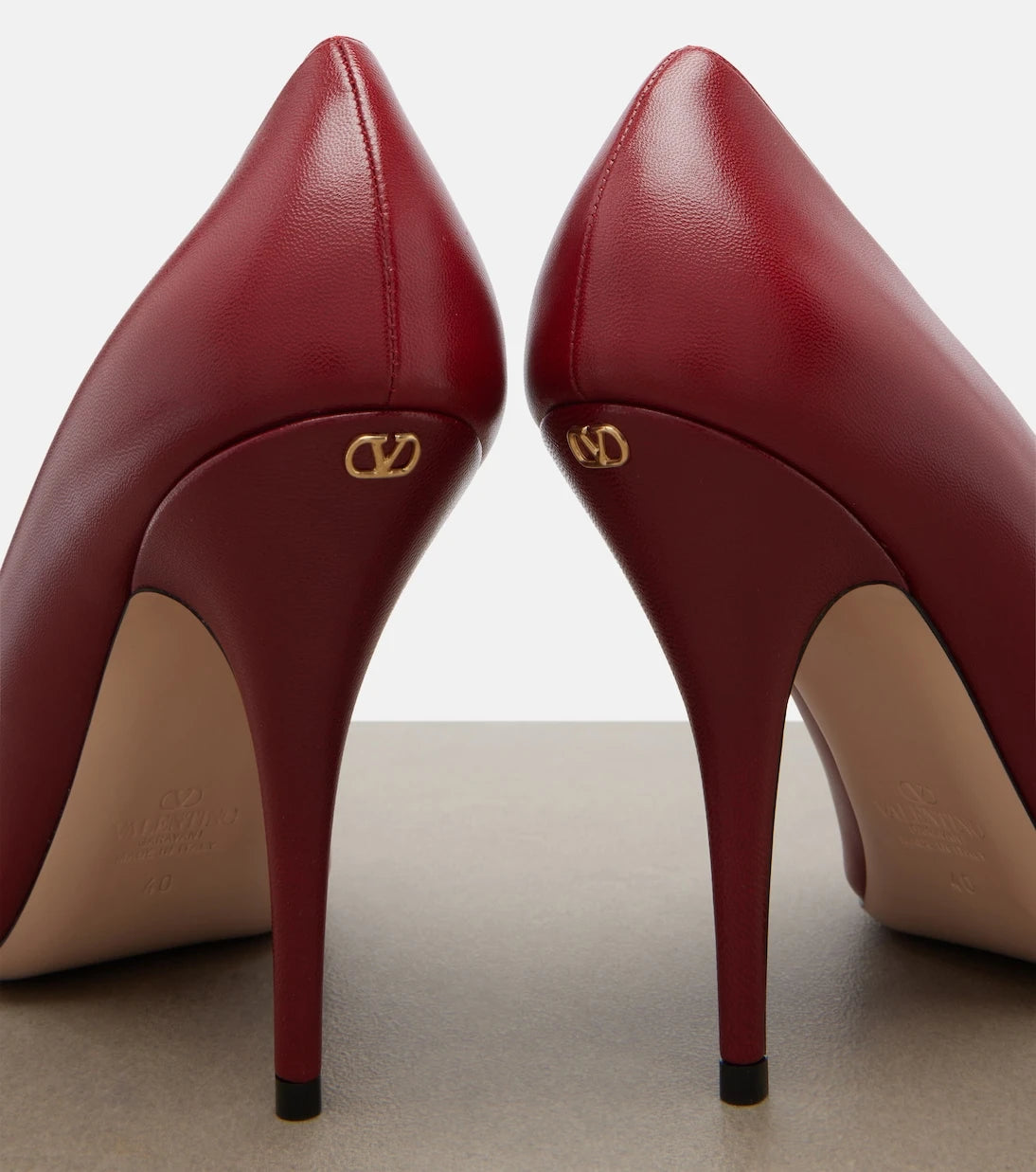 Valentino Garavani - Cuttie leather pumps