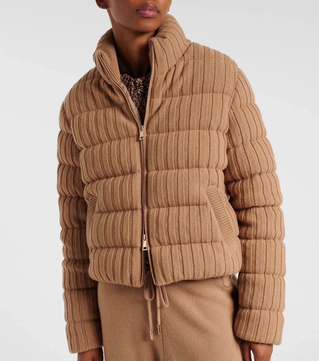 Moncler - جاكيت مبطن بالريش من الصوف والكشمير