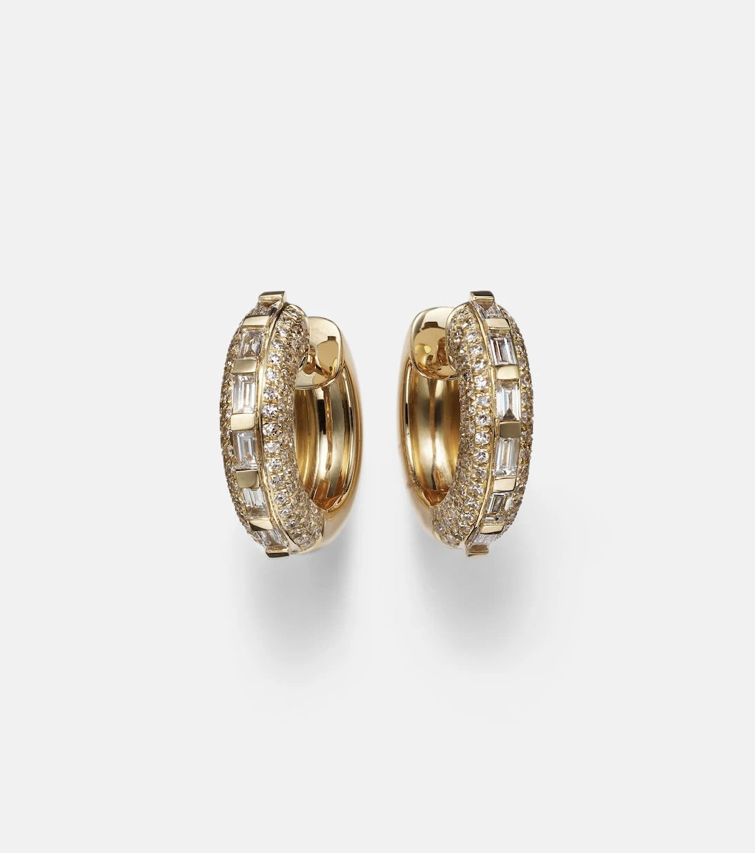 Shay Jewelry - أقراط طوقية من الذهب عيار 18 قيراطًا مرصعة بالماس