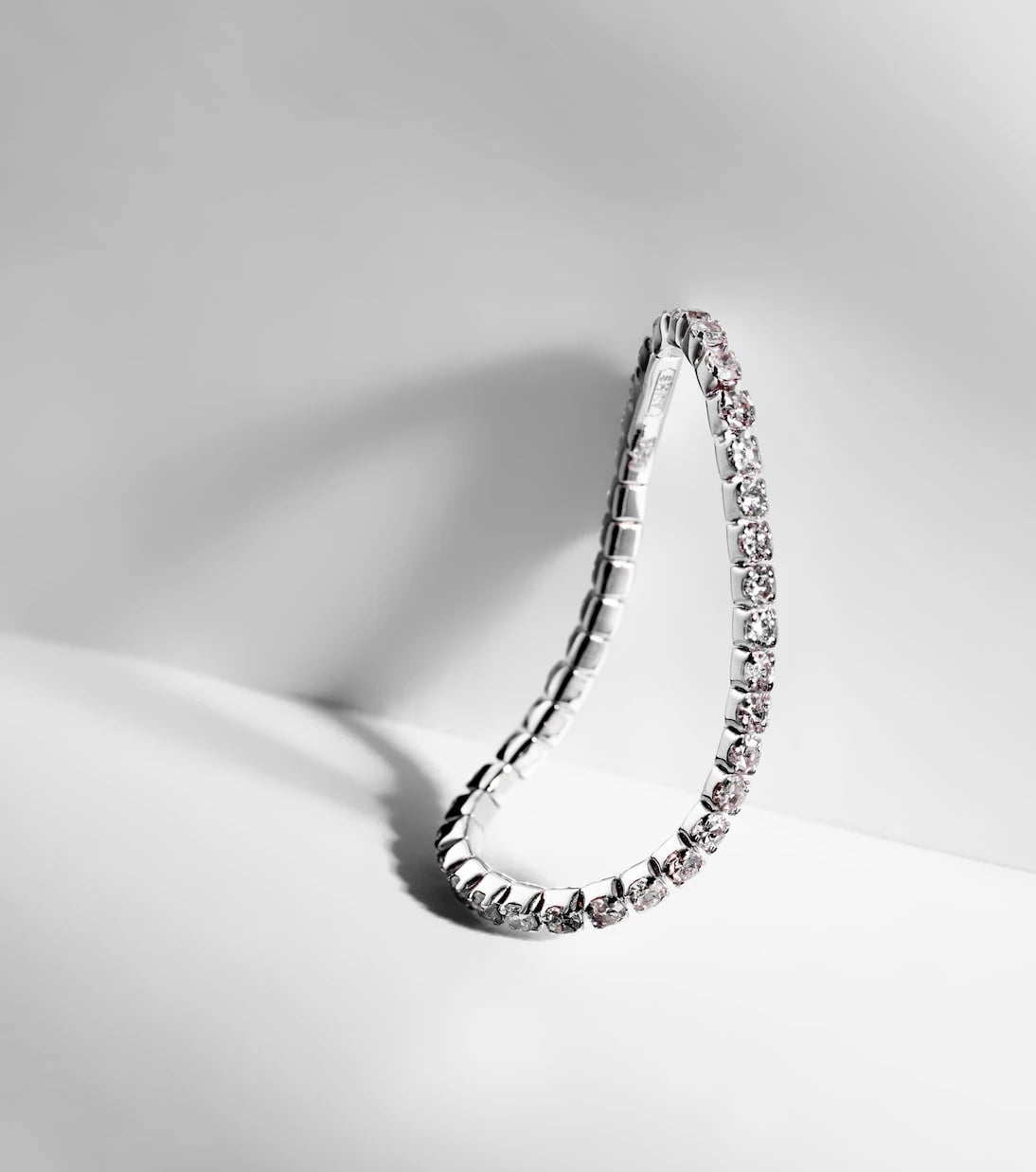 Shay Jewelry - خاتم Single Thread من الذهب الأبيض عيار 18 قيراطاً مع الألماس