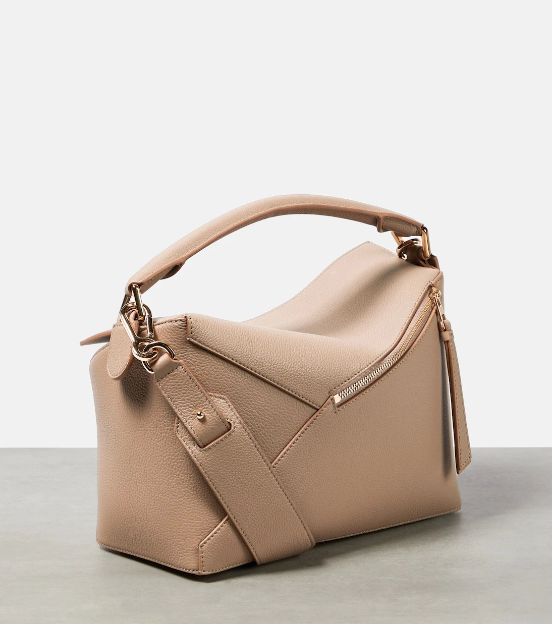 Loewe - حقيبة توت Puzzle Edge متوسطة من الجلد