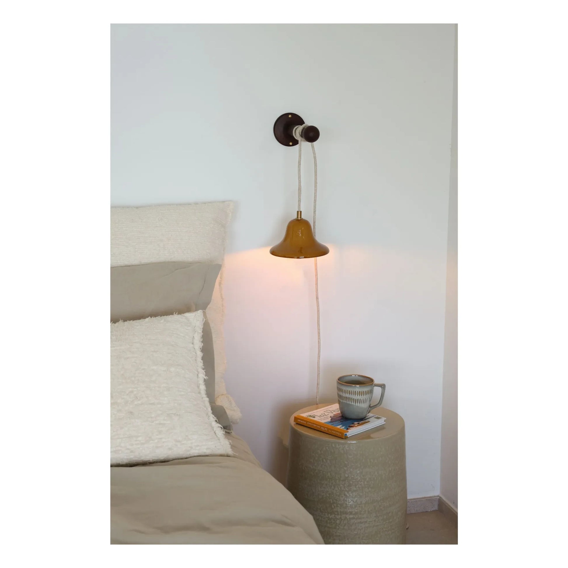 Masamé - Gigaro hand lamp | Honey