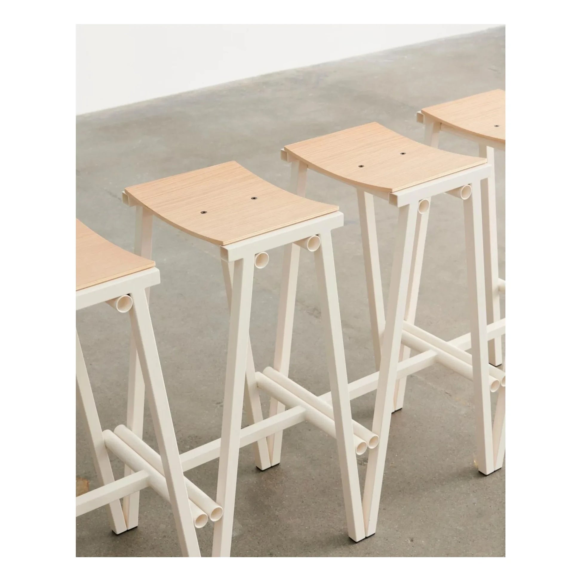 Hay - High stool 65 cm Taburete 8 | Ivory