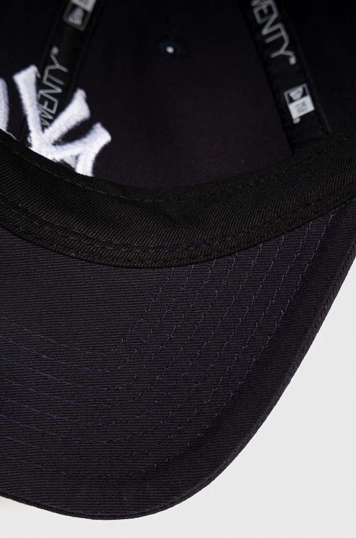 Памучна шапка с козирка New Era