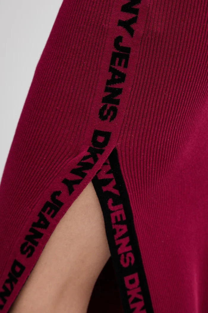 DKNY vücuda oturan elbise