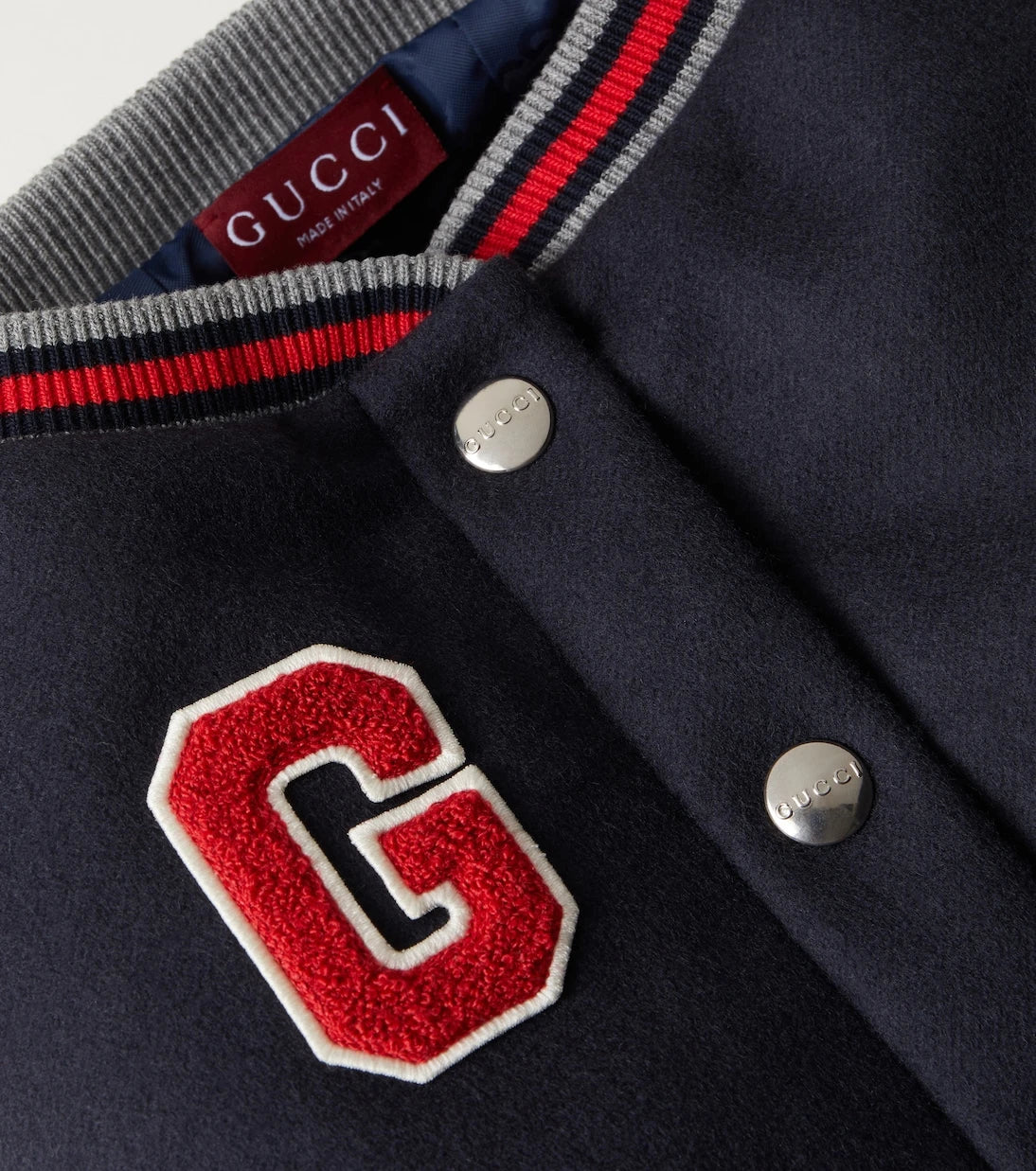 Gucci - معطف للكلاب من الصوف المطرز