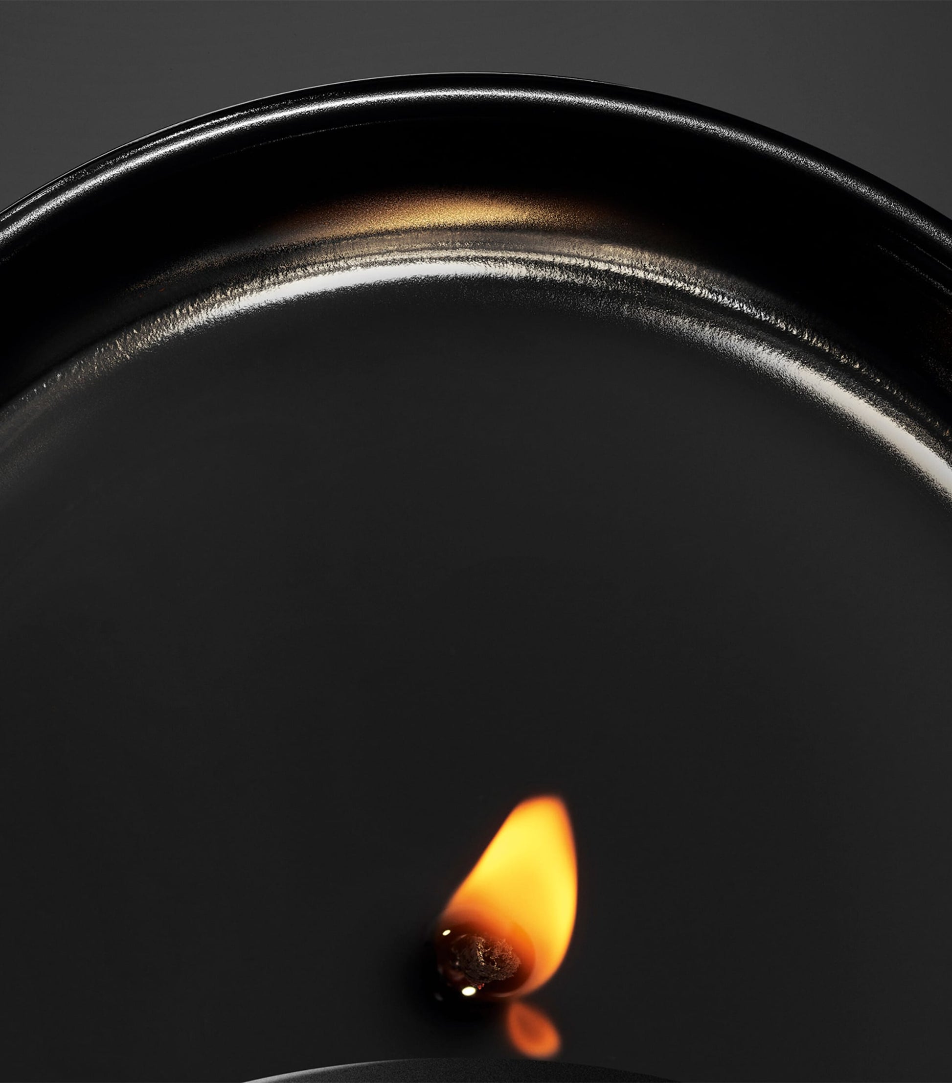 Le Vestiaire des Parfums 37 Rue de Bellechasse Candle (220g)