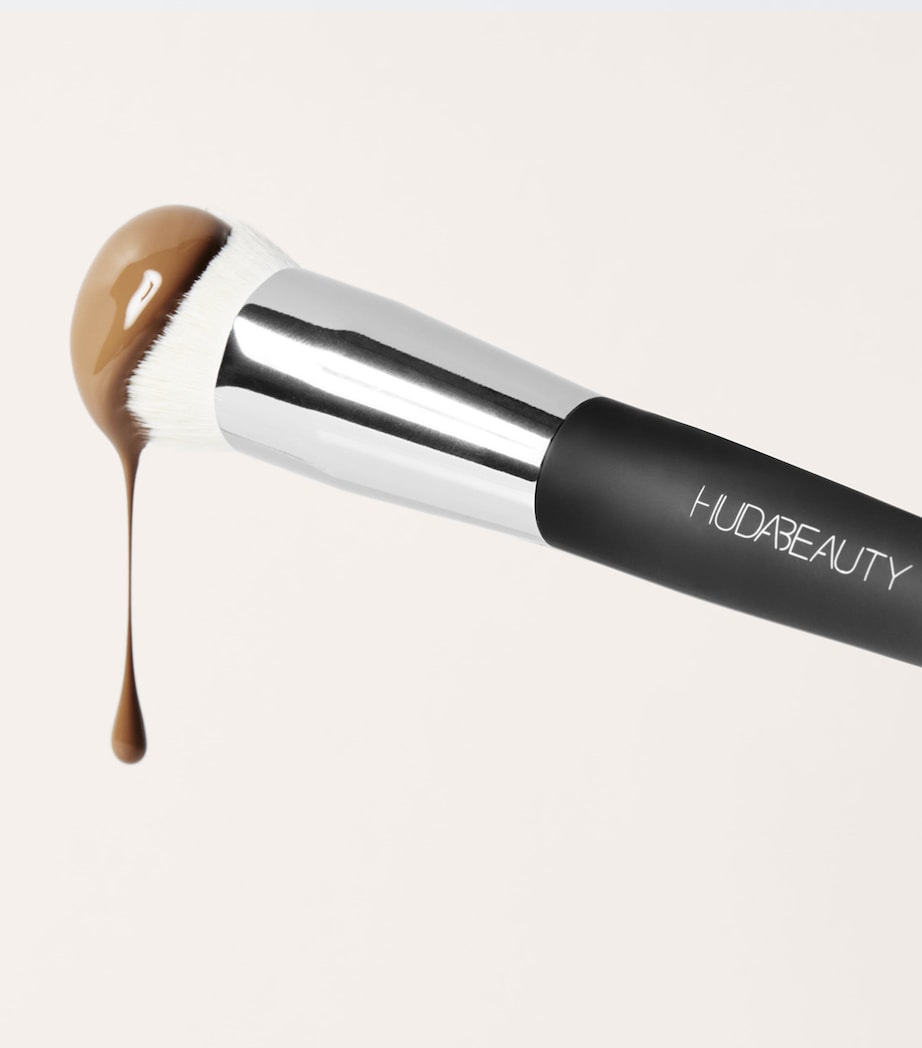 Huda Beauty Easy Blur Brush