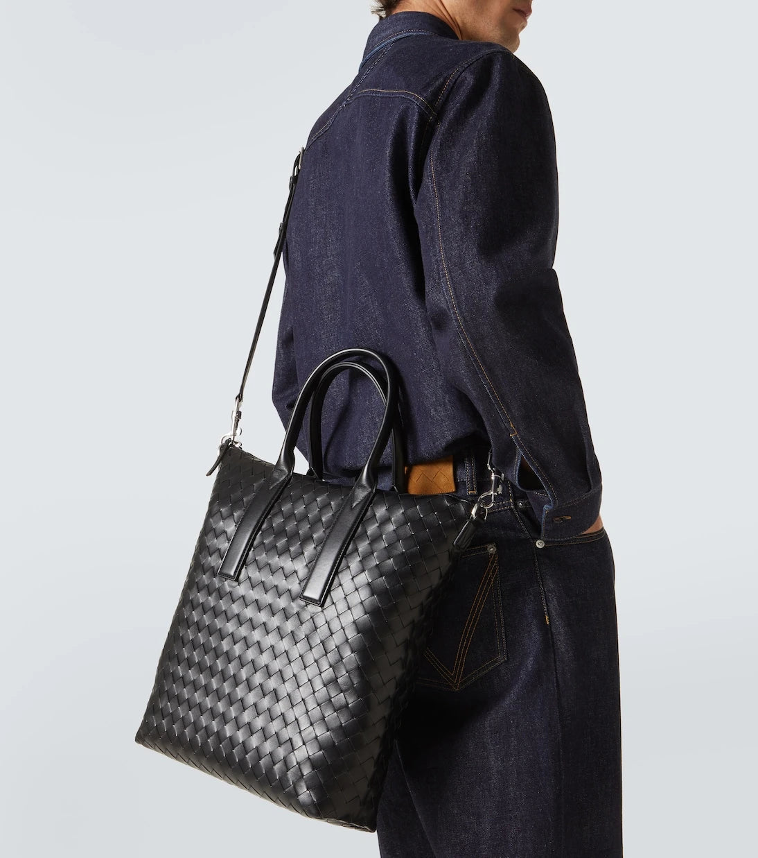 Bottega Veneta - حقيبة يد كلاسيكية من جلد إنترتشياتو