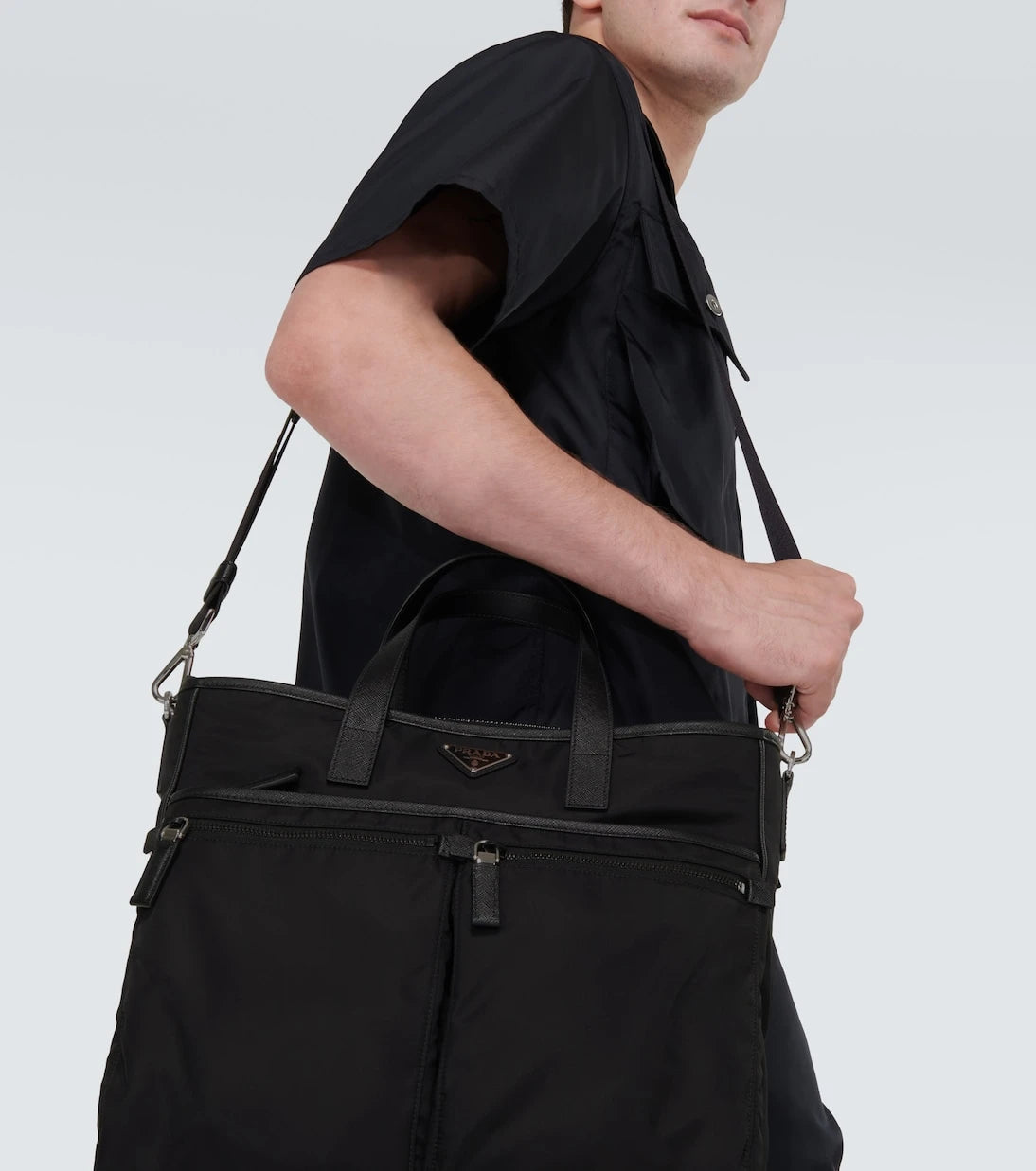 Prada - حقيبة يد توت بتصميم Re-Nylon مع حواف جلدية