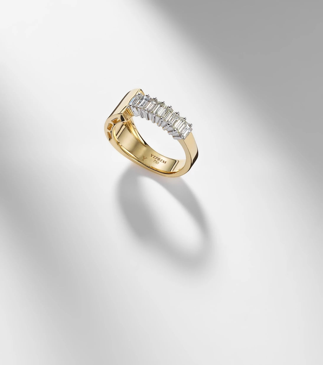 Yeprem - 18kt yellow and white gold ring with diamonds
