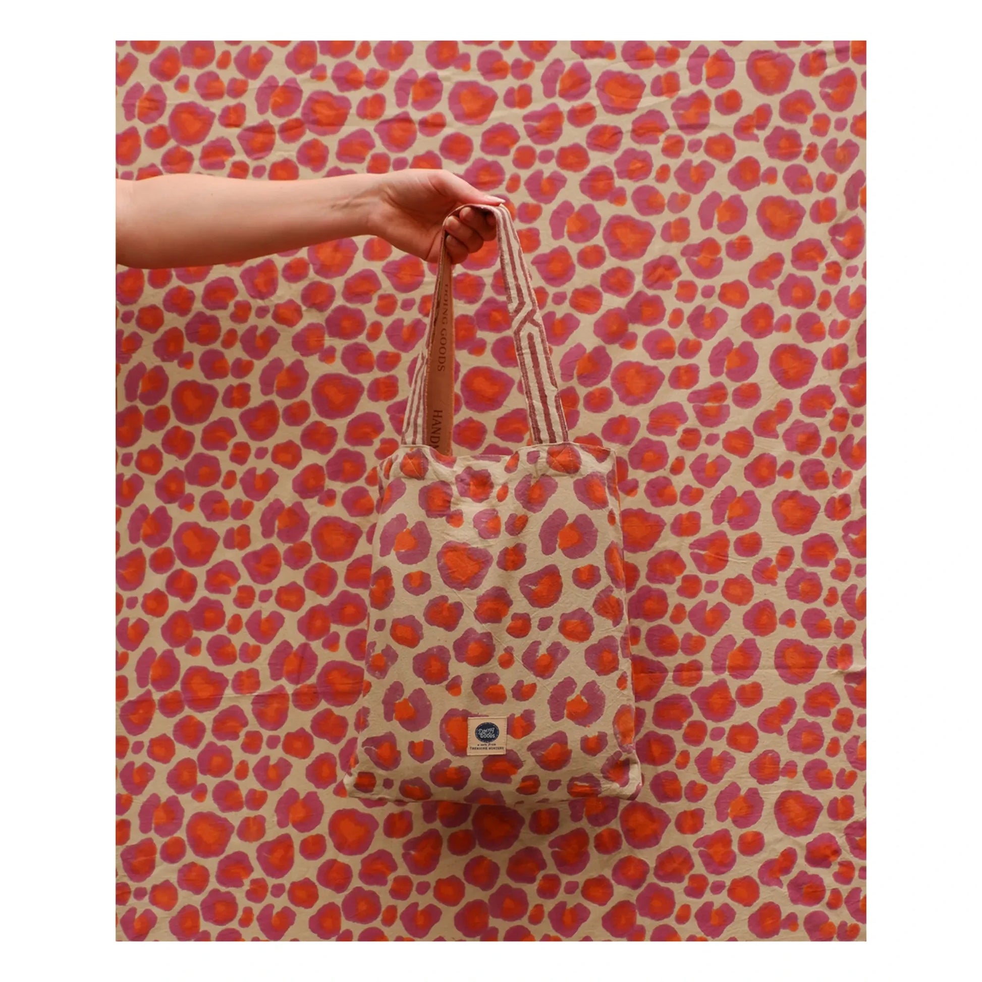 Doing Goods - Leopard throw and cotton totebag | Pink