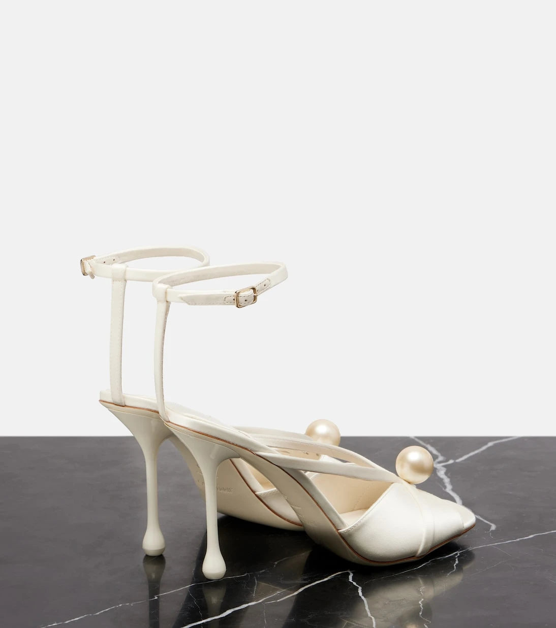 Jimmy Choo - صندل سيفا 95 من الساتان المزين