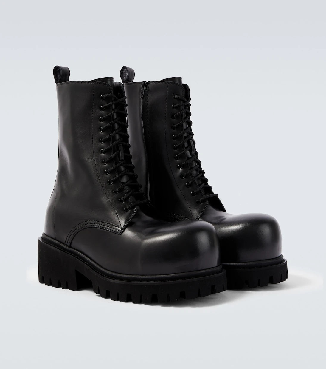 Balenciaga - جزمة Stomper جلدية