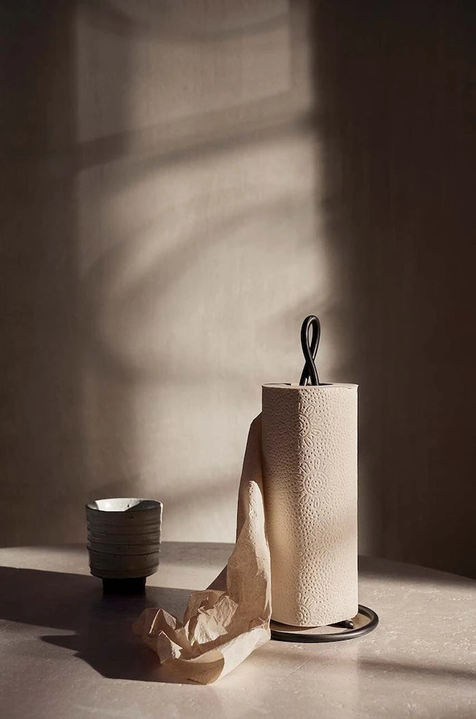 Поставка за кухненска хартия ferm LIVING Curvature
