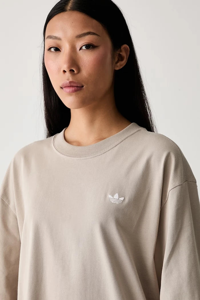 adidas Originals Essentials pamuklu kadın tişört