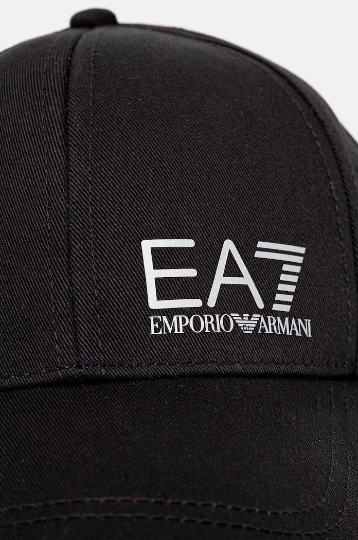 Памучна шапка с козирка EA7 Emporio Armani