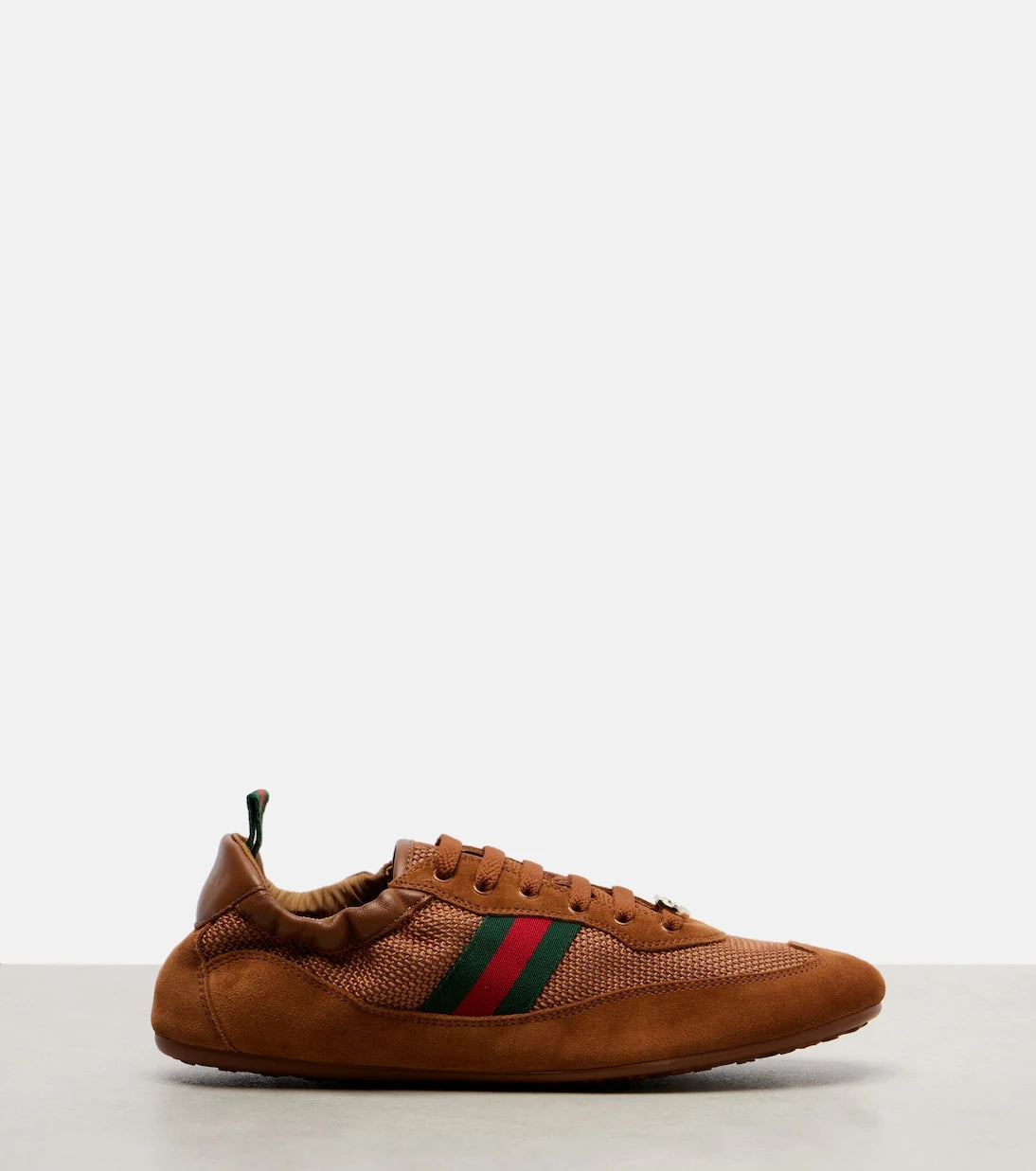 Gucci - حذاء سنيكرز Gucci Shift مزين بالجلد السويدي