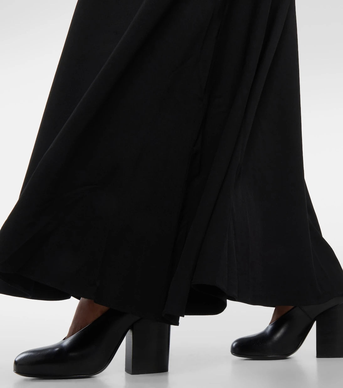CO - Crêpe one-shoulder gown