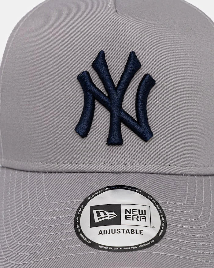 New Era trucker şapka SIDE PATCH TRUCKER NYY