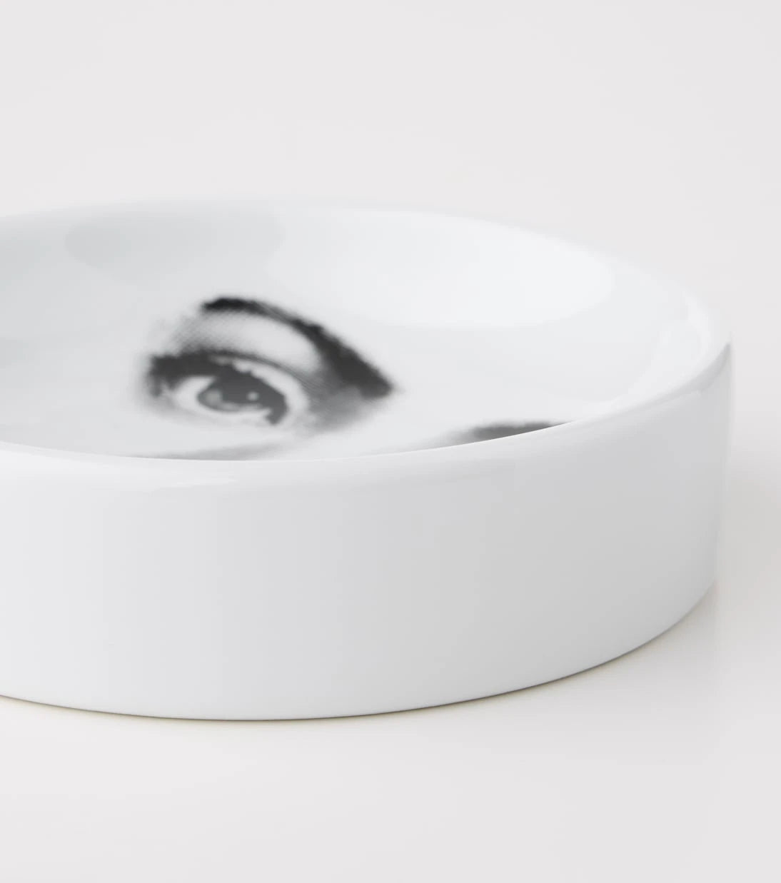 Fornasetti - منفضة سجائر بورسلين Tema E Variazioni N.6