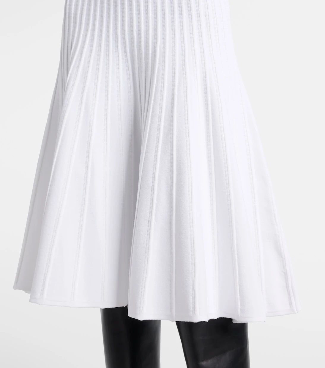 Alaïa - فستان ميدي برقبة عالية منسوج مضلع